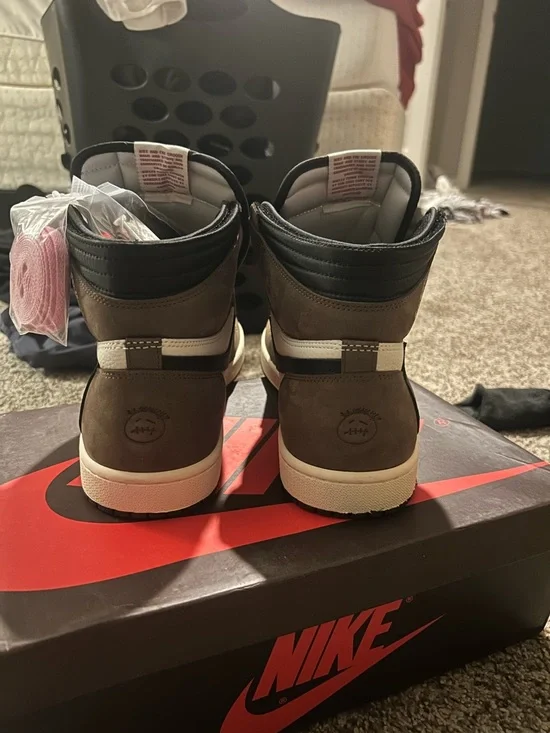 Travis Scott Jordan 1 High mocha - Picture 5 of 11